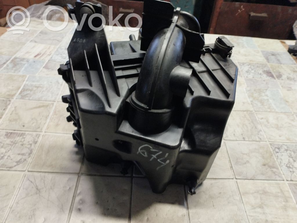 Mazda 5 Air filter box 