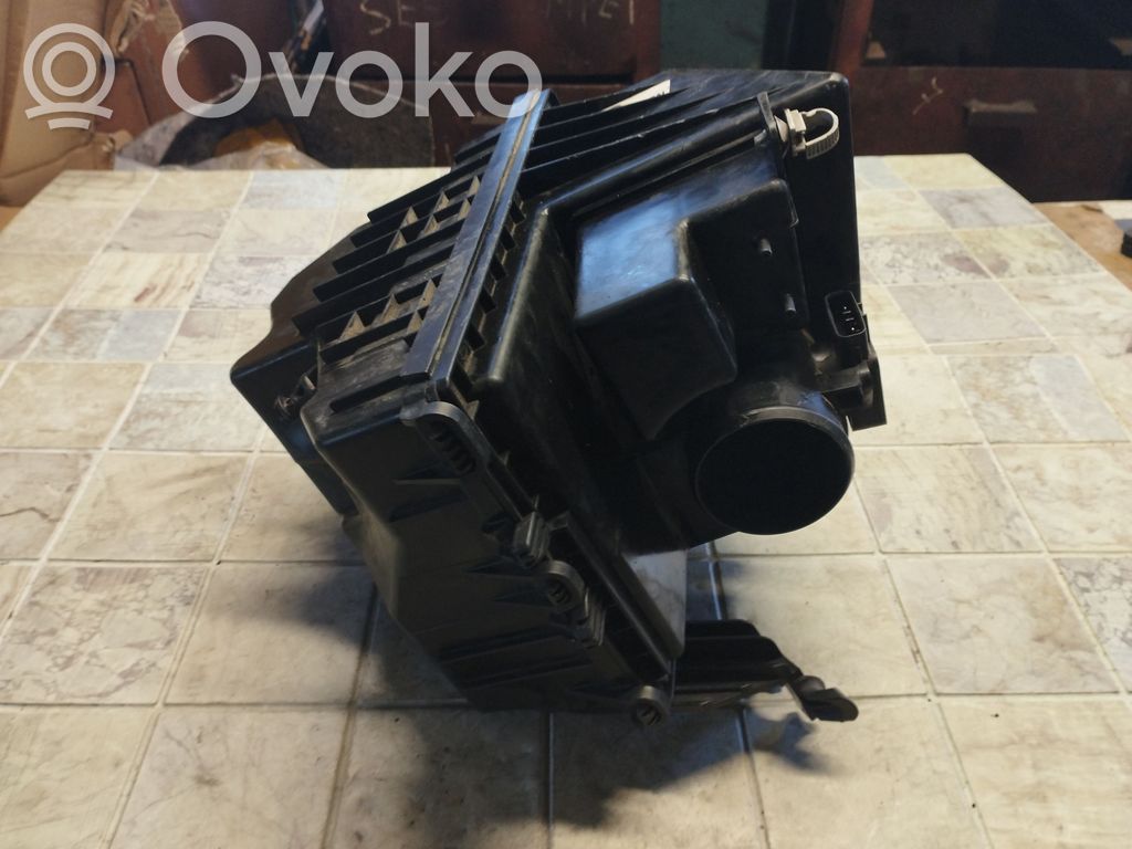 Mazda 5 Air filter box 