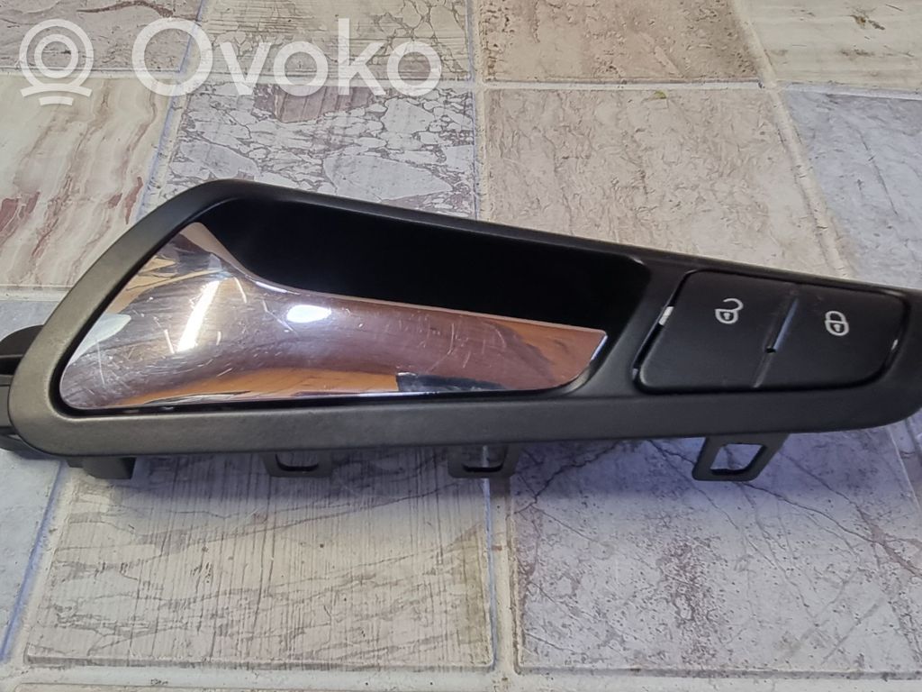Volkswagen PASSAT B6 Front door interior handle 