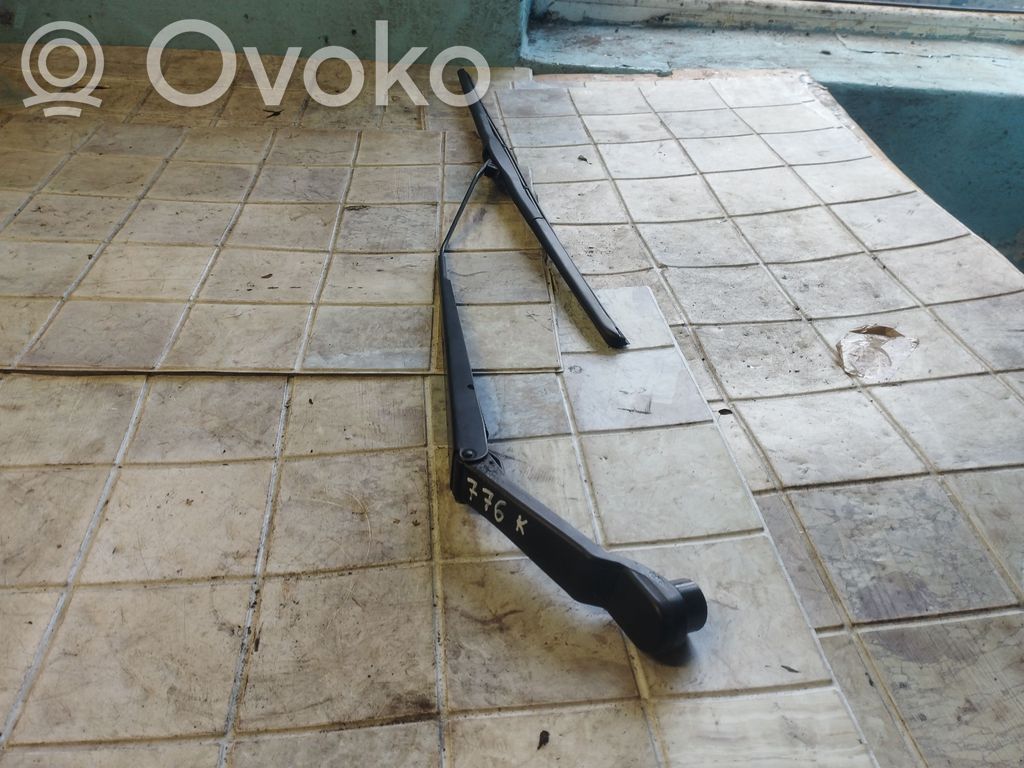 Mazda 5 Priekšējā loga tīrītājs 