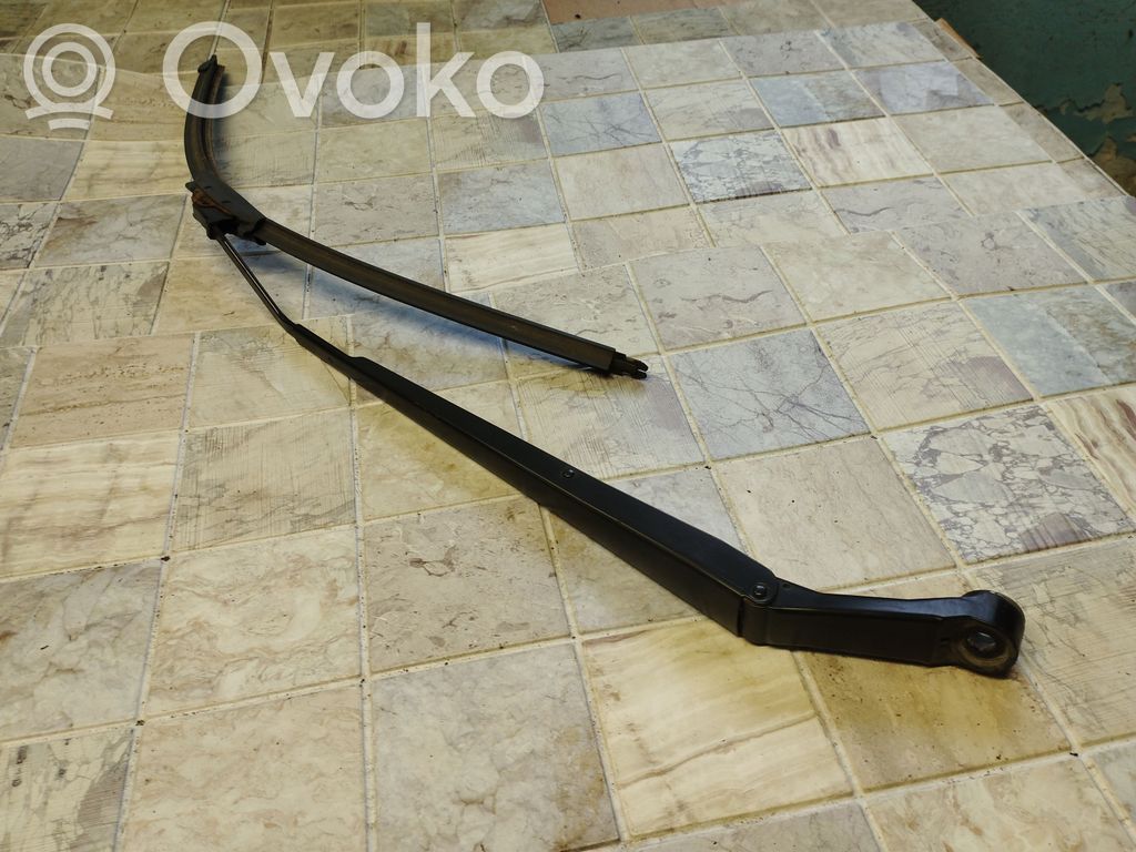Toyota Corolla Verso E121 Priekinio stiklo valytuvas 