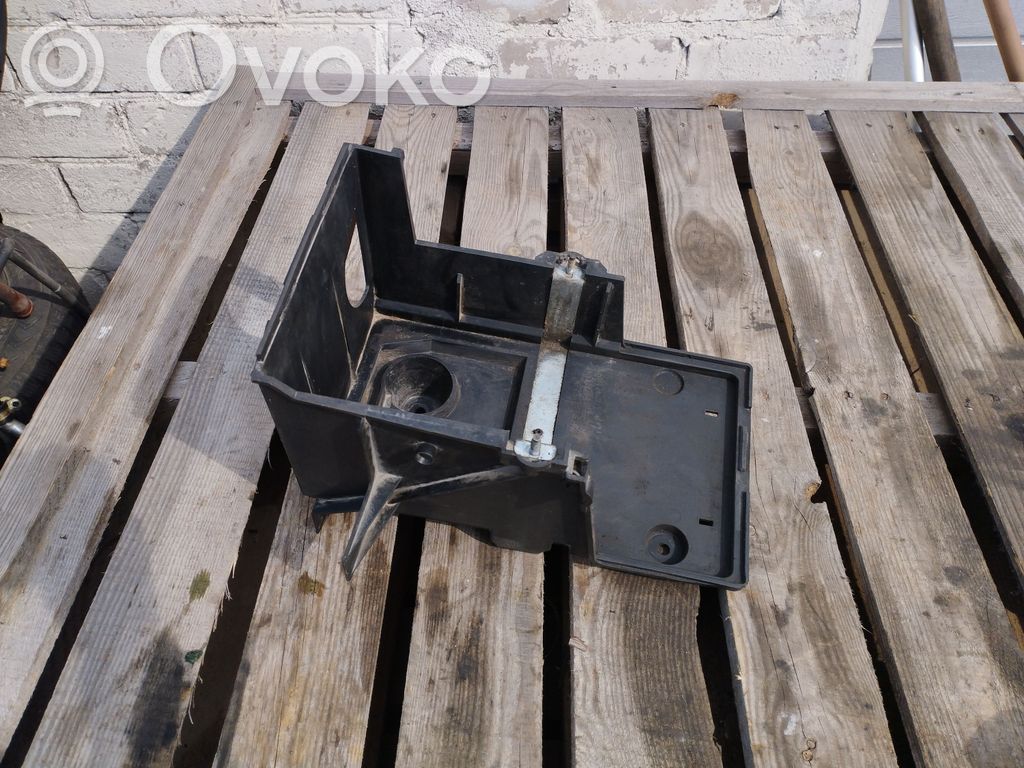 Volvo V50 Akumuliatoriaus tvirtinimo padas 