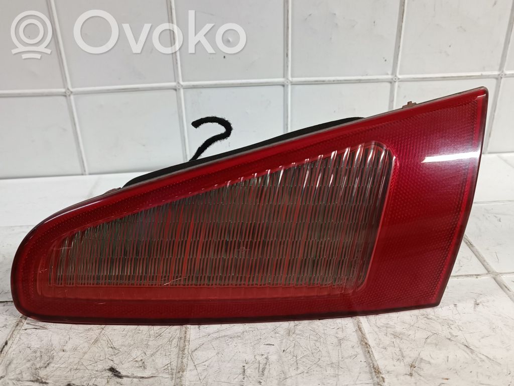 Alfa Romeo 147 Galinis žibintas dangtyje 