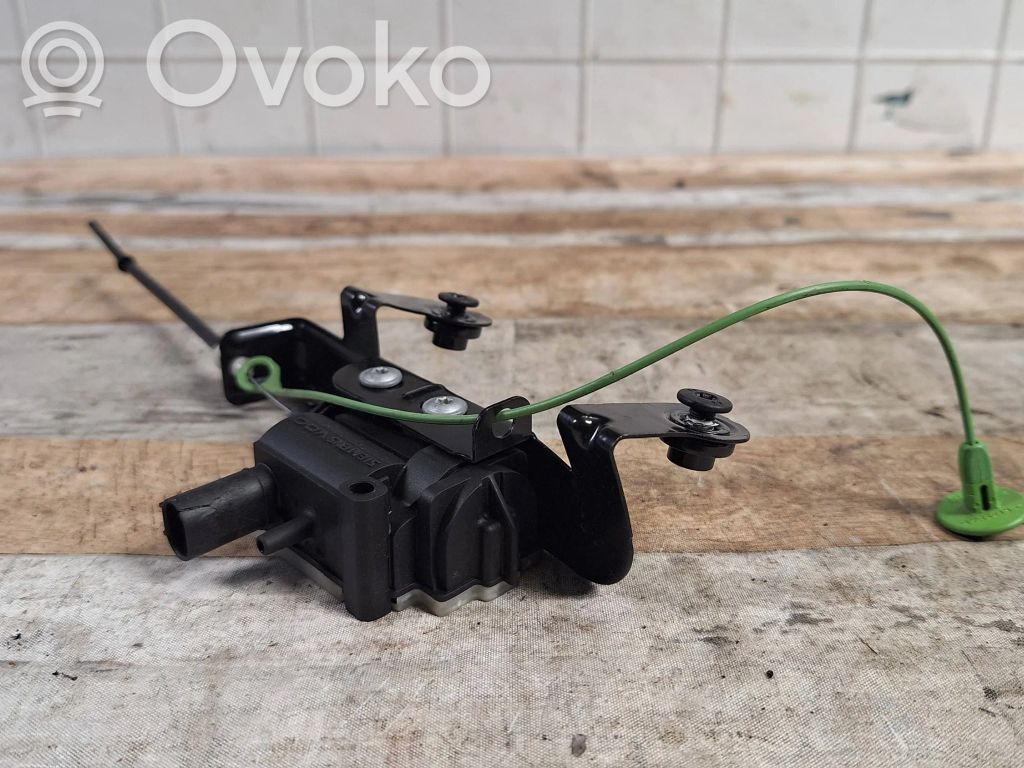 BMW 5 E60 E61 Fuel tank cap lock 