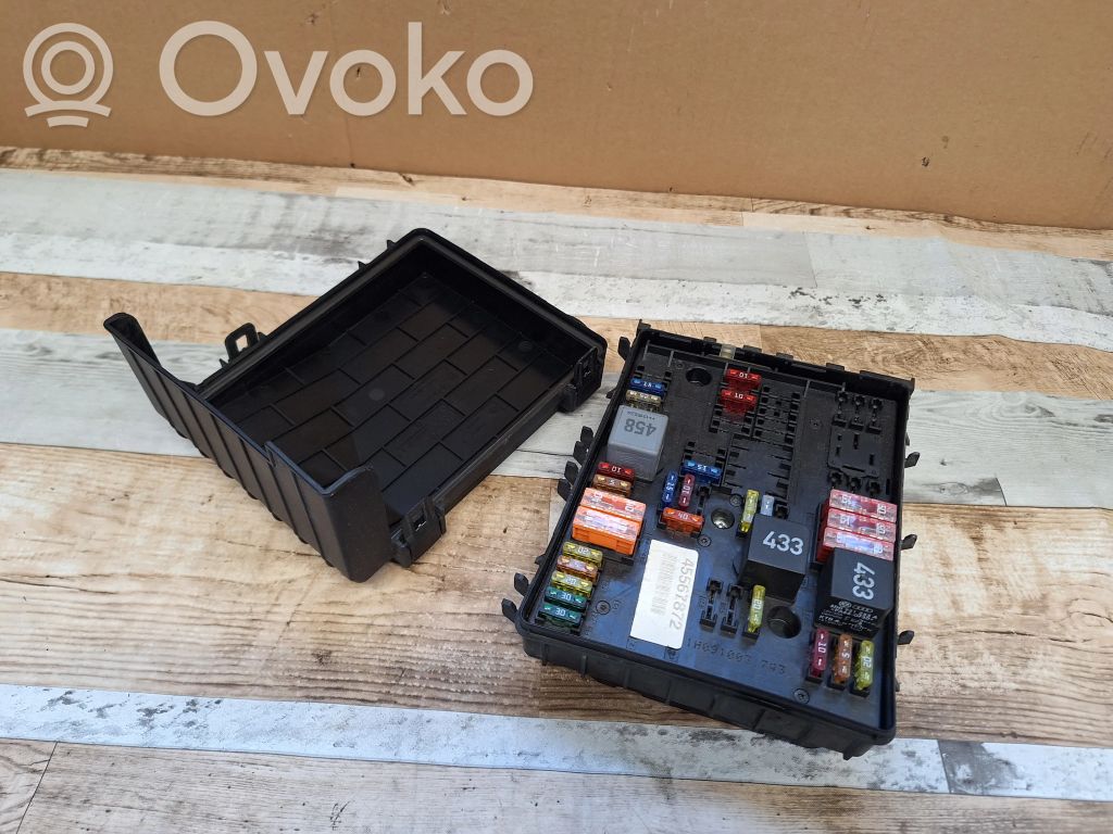 Volkswagen Golf V Fuse module 