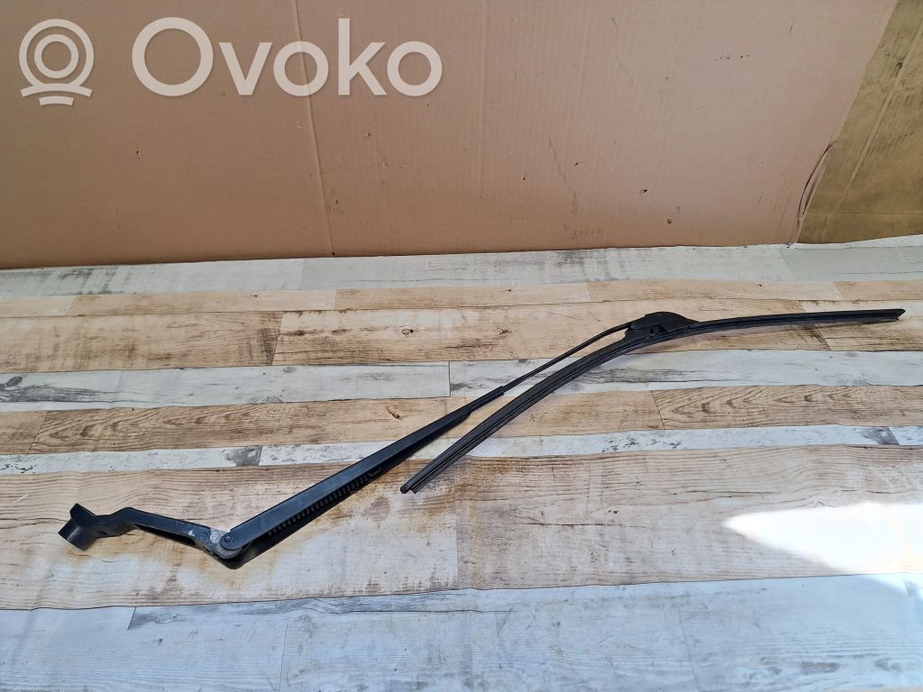 Front wiper blade arm