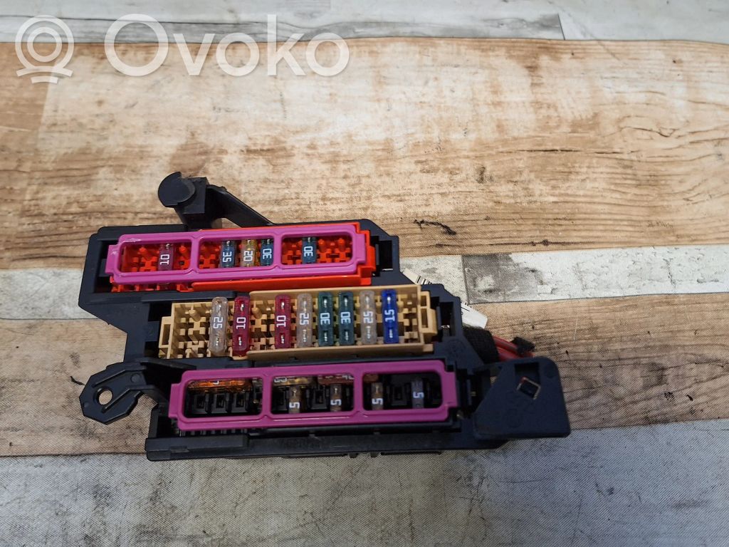 Audi Q5 SQ5 8R Fuse module 