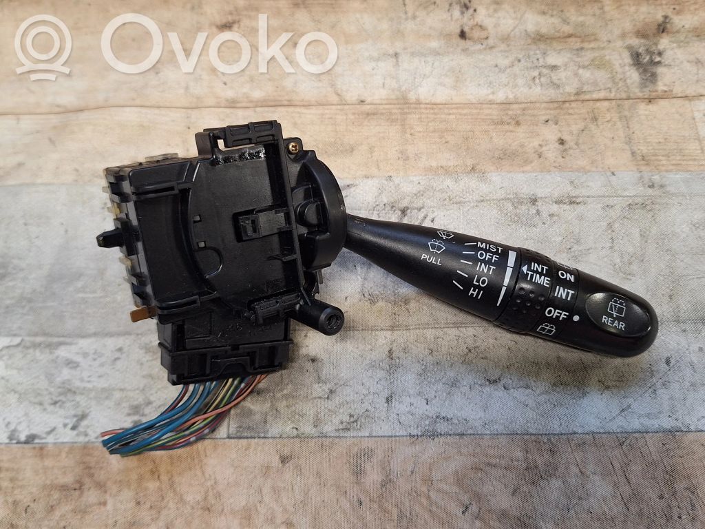 Toyota Corolla E120 E130 Valytuvų rankenėlė 