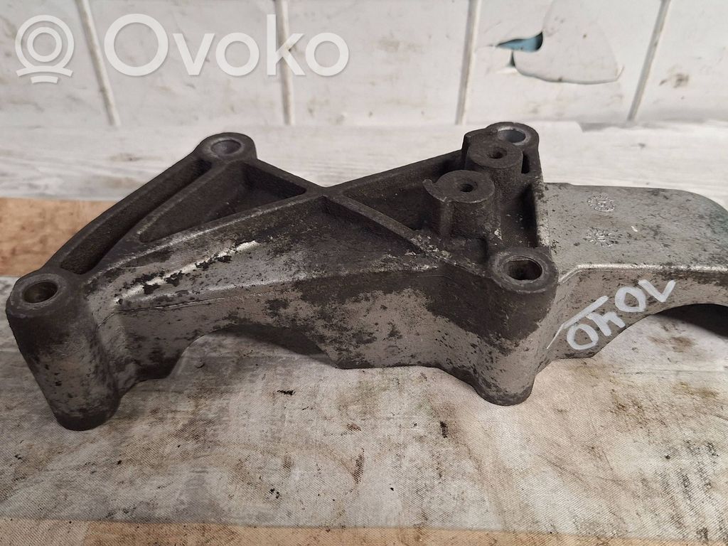 Renault Master II Engine mounting bracket 