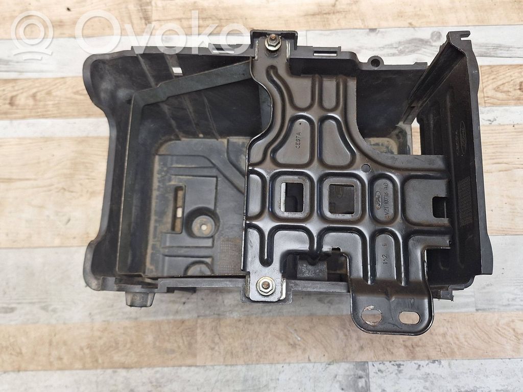 Ford Fiesta Akumuliatoriaus dėžė 