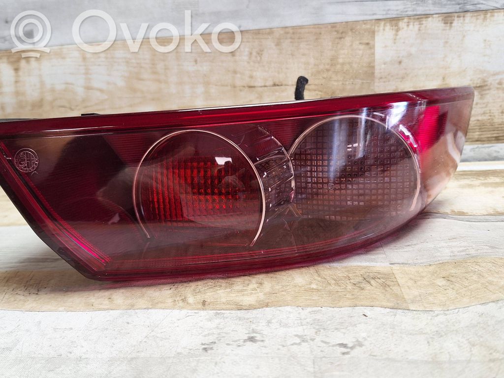 Alfa Romeo 159 Aizmugurējais lukturis virsbūvē 