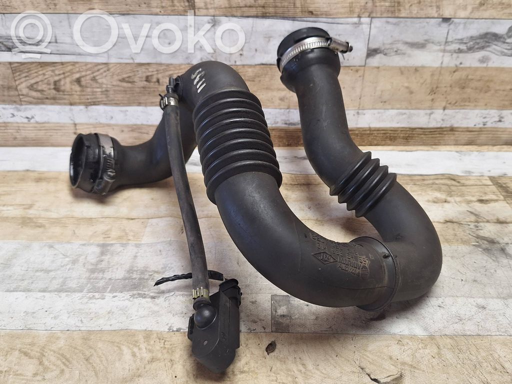 Renault Trafic II (X83) Intercooler hose/pipe 