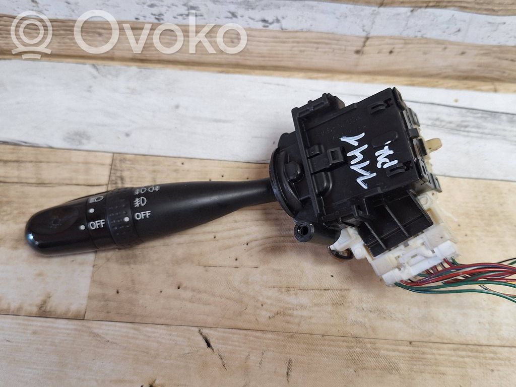 Toyota Corolla Verso E121 Posūkių/ šviesų rankenėlė 
