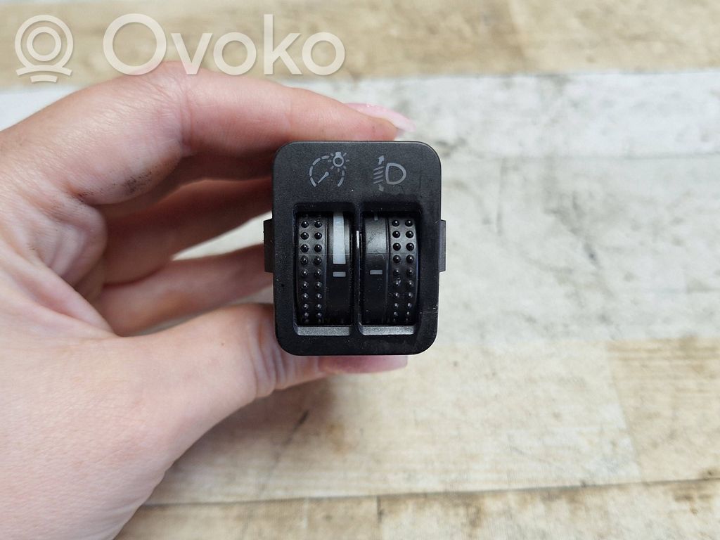 Headlight level height control switch   7M5941333