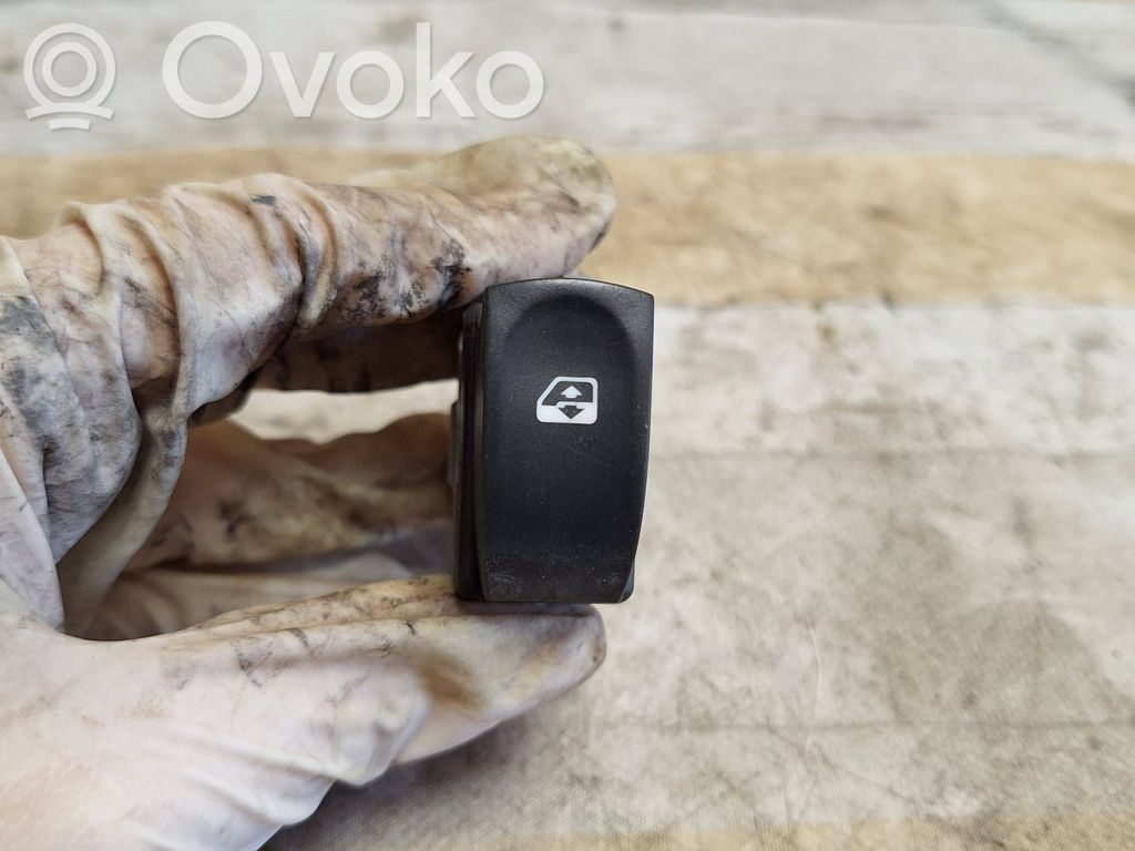 Renault Twingo II Electric window control switch 