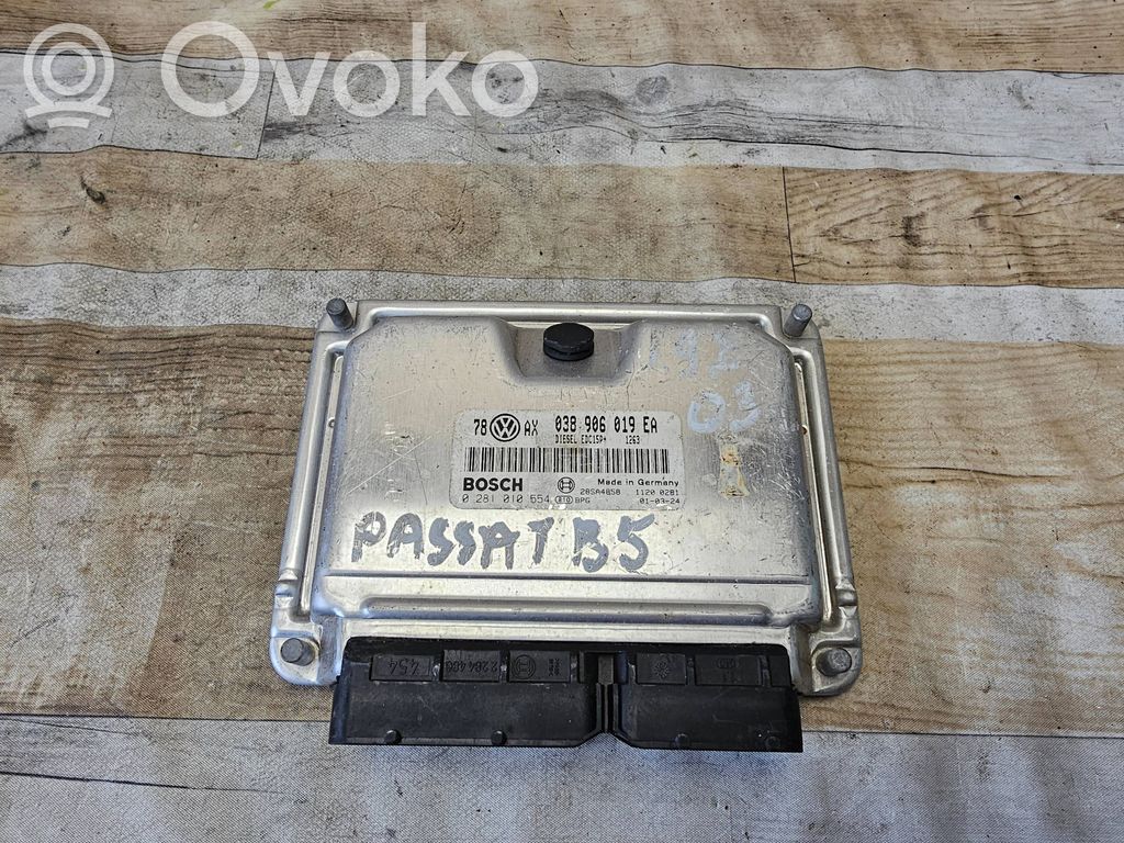 Volkswagen PASSAT B5.5 Engine control unit/module 