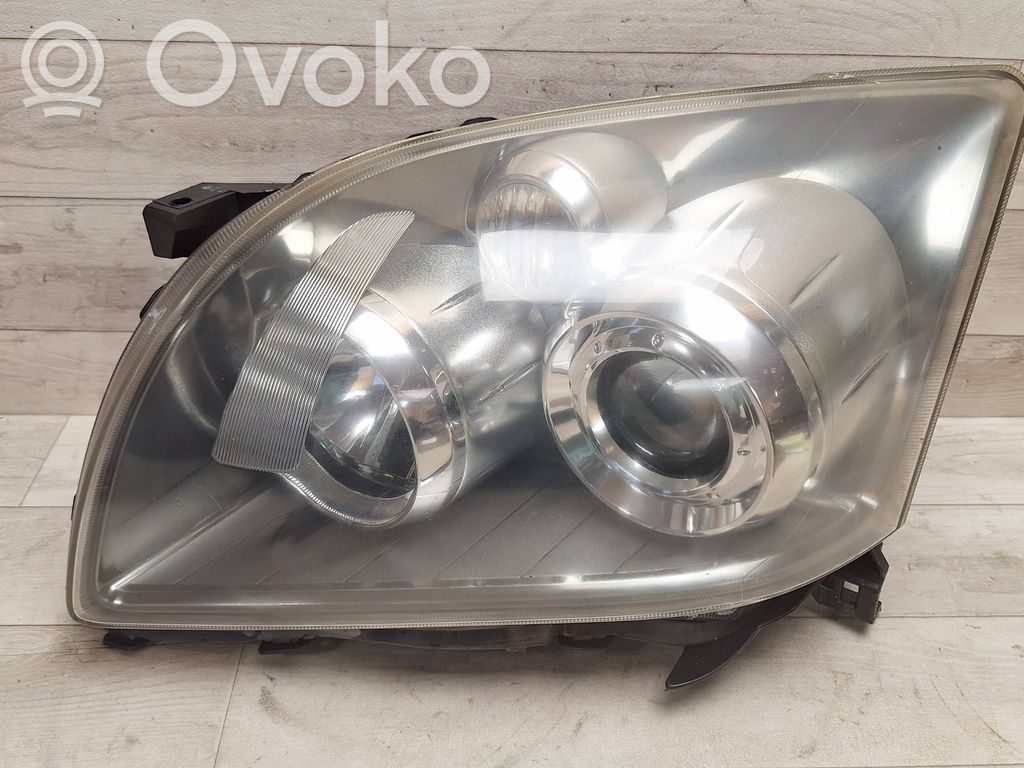 Toyota Avensis T250 Headlight/headlamp 