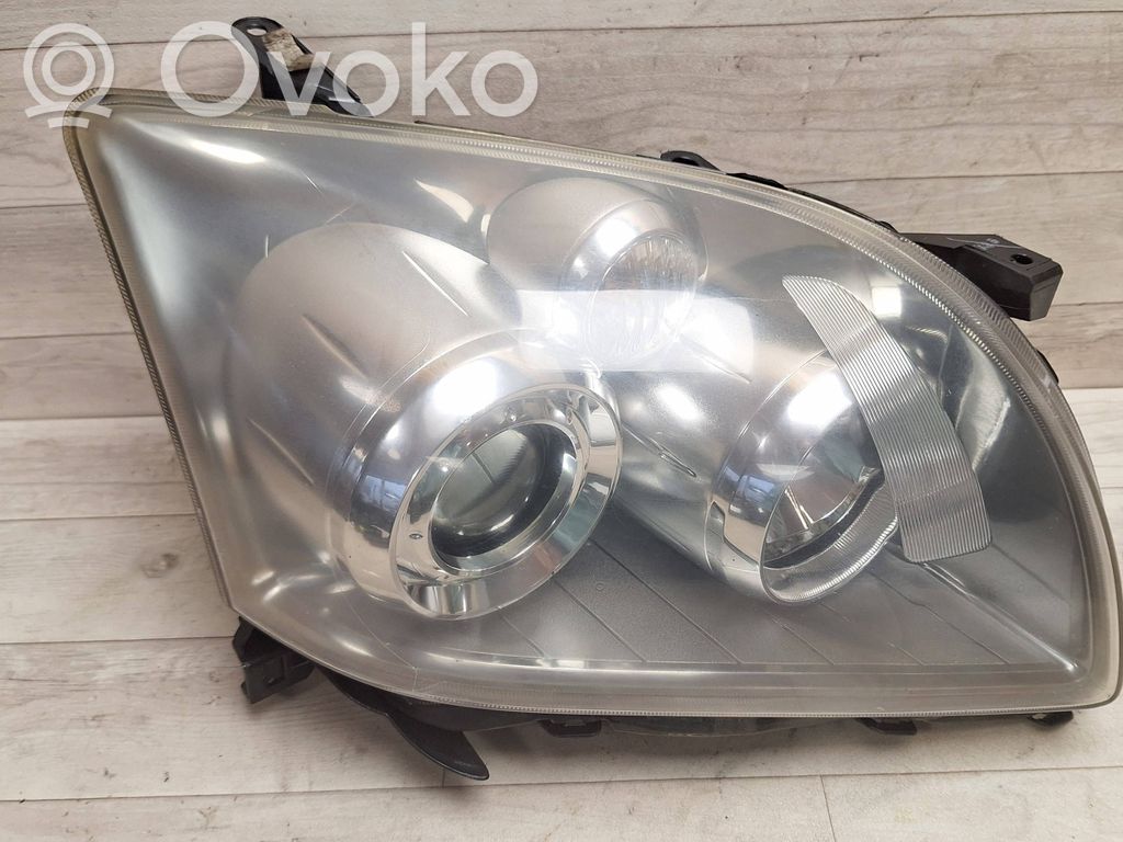 Toyota Avensis T250 Headlight/headlamp 