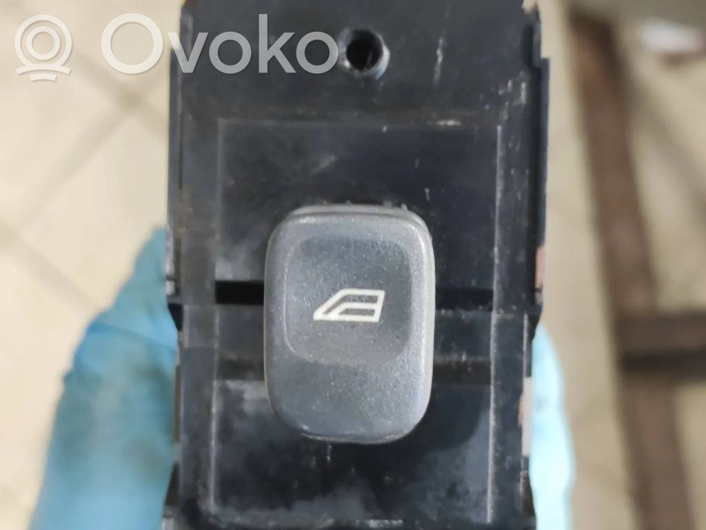 Electric window control switch   8682950,01W51E