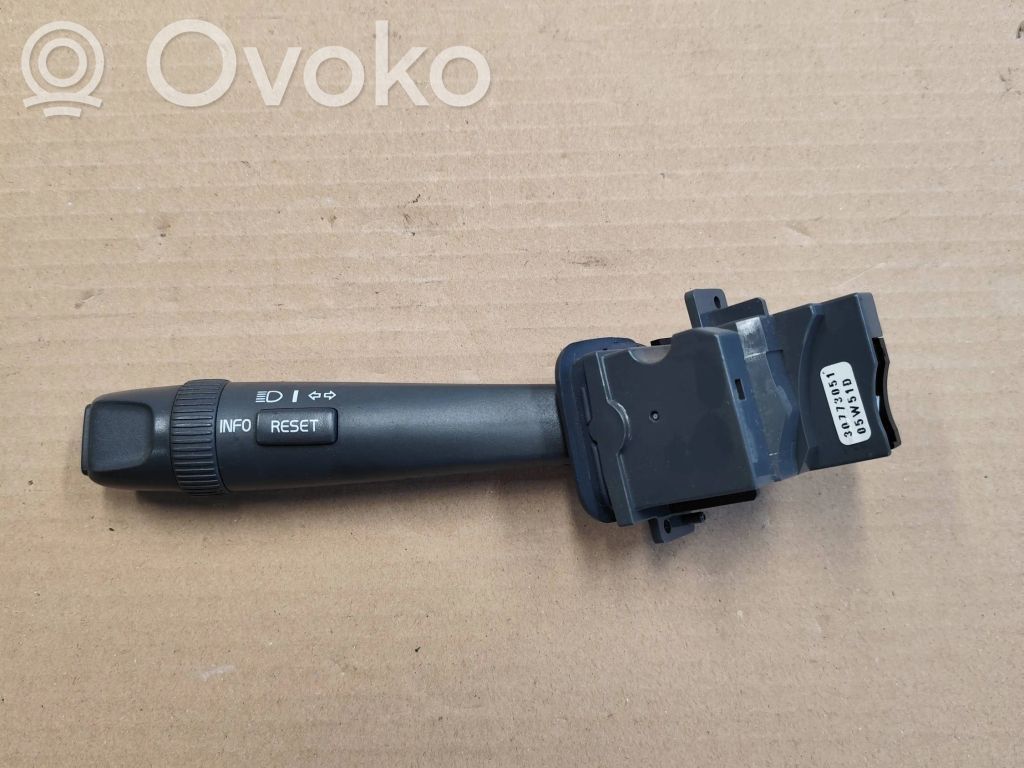 Volvo S60 Steering wheel buttons/switches 