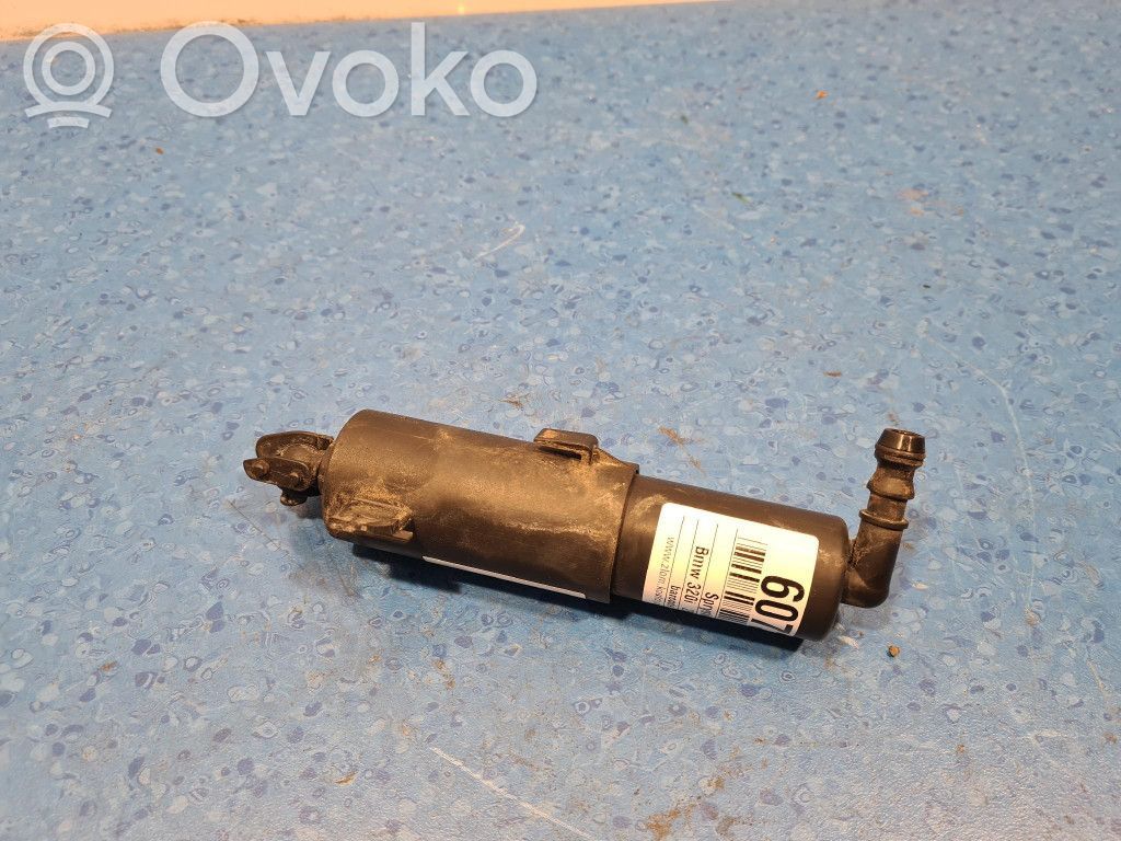 BMW X3 E83 Windshield washer spray nozzle 