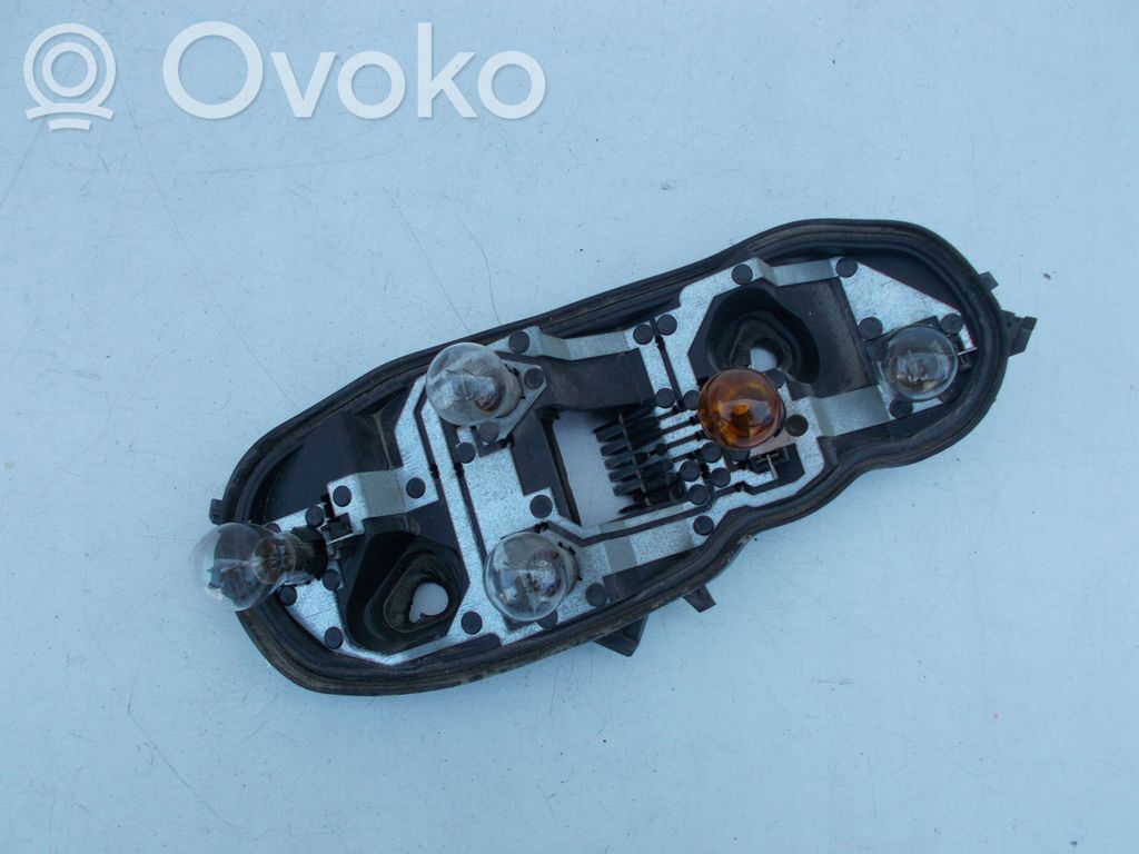 Opel Corsa D Takavalon polttimon suojan pidike 