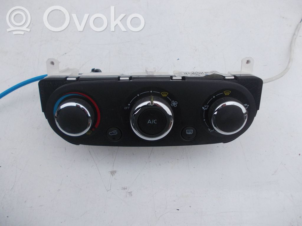 Renault Captur Climate control unit 
