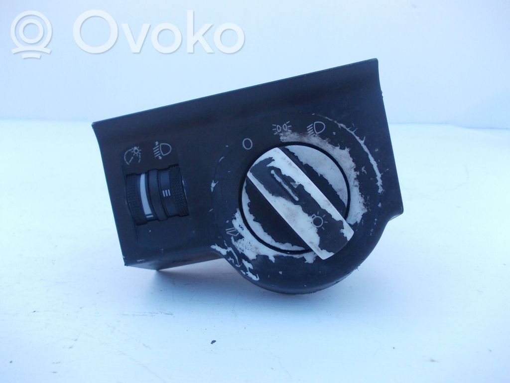 Light switch   8Z1941531D