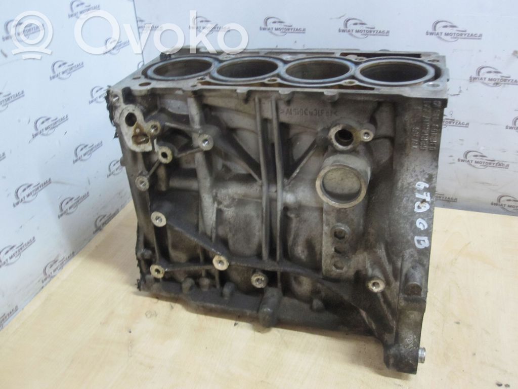 Volkswagen Golf VI Engine block 