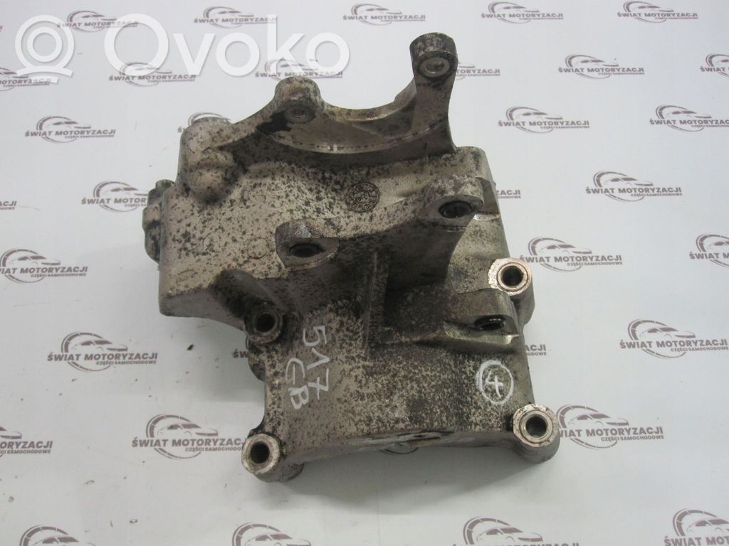 Hyundai Santa Fe Engine mounting bracket 