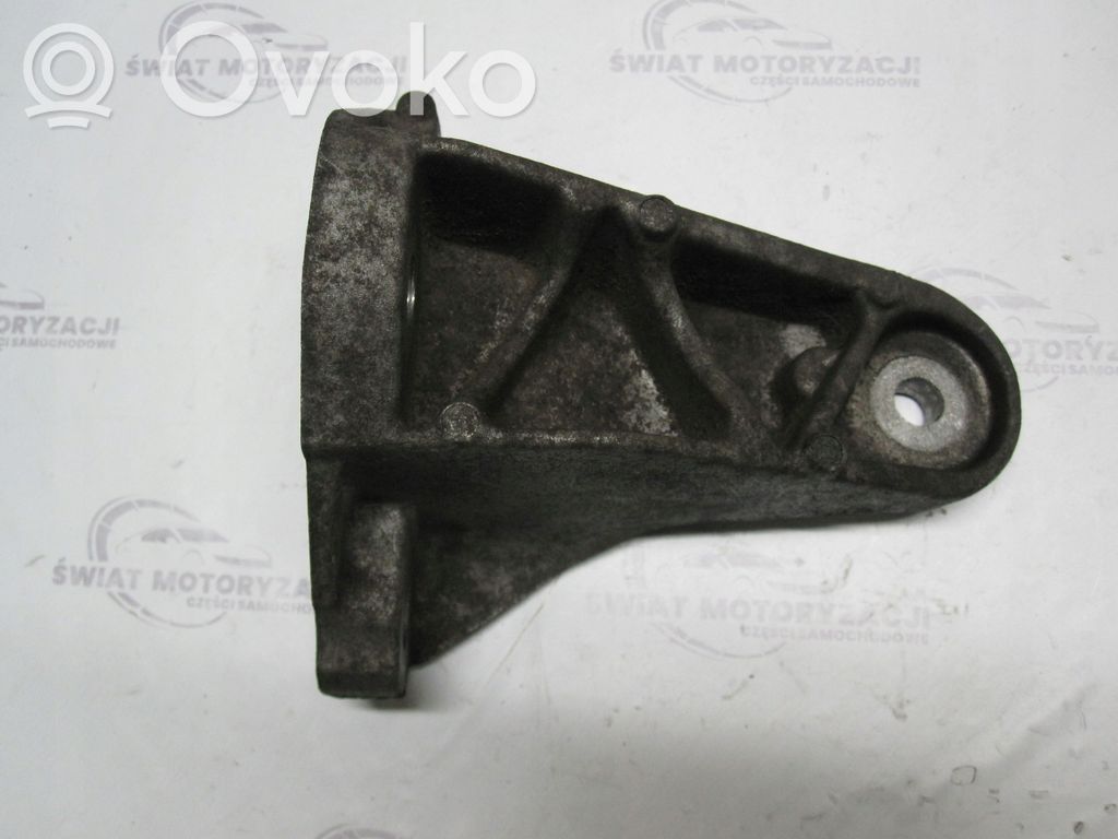 Engine mounting bracket   5R836061BA,241KM,306DT,565GB