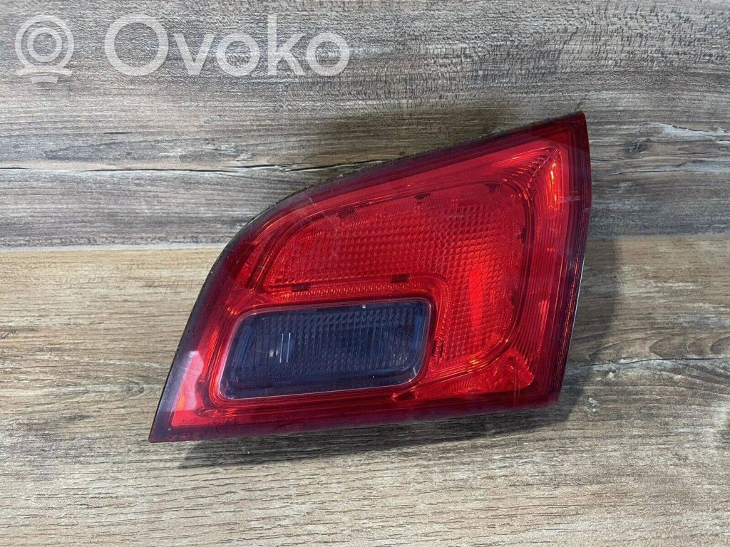 Opel Astra J Lampy tylnej klapy bagażnika 