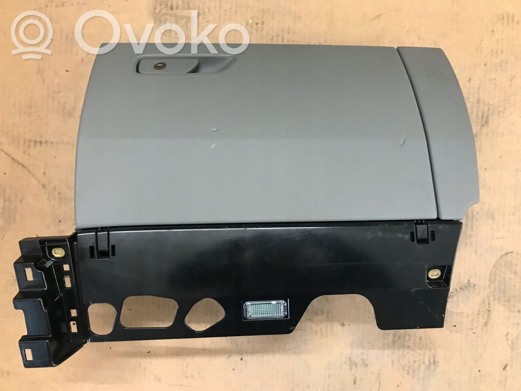 Audi Q8 Schowek deski rozdzielczej / Komplet 
