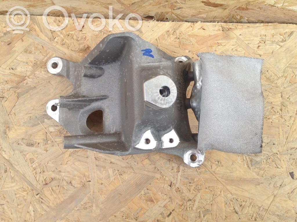 Audi A8 S8 D4 4H Engine mounting bracket 