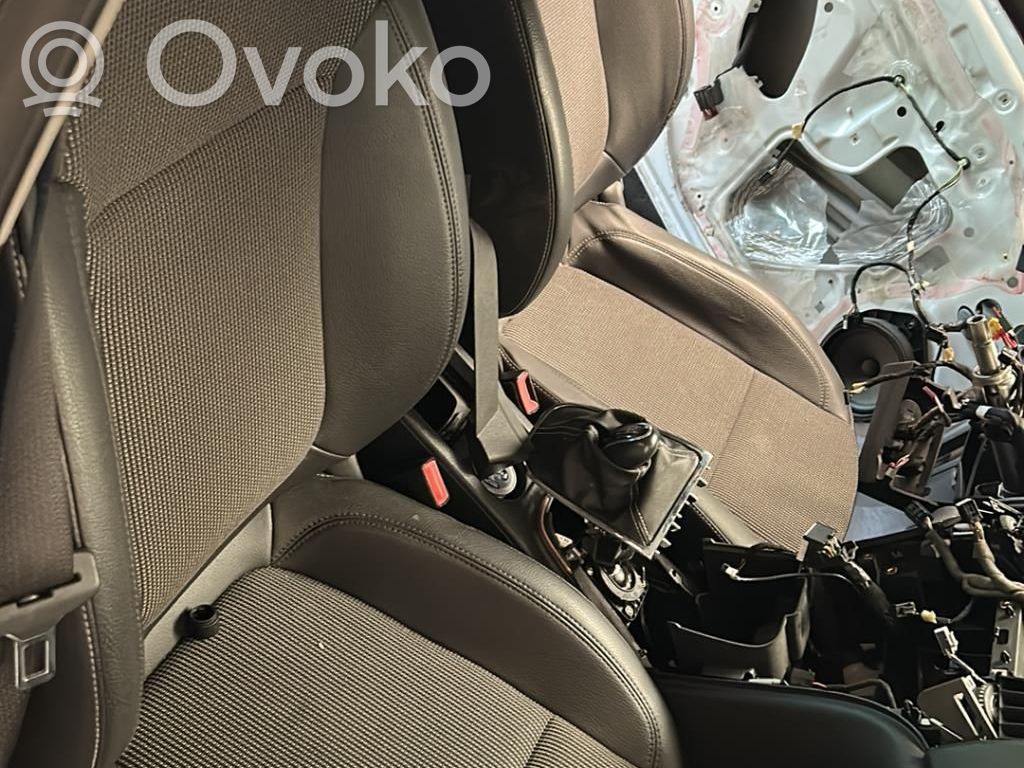 Opel Astra J Juego interior 