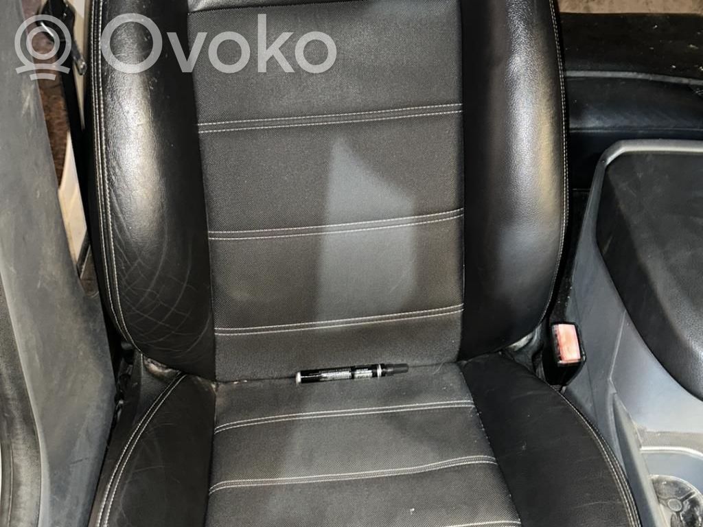 Ford Focus Etumatkustajan istuin 