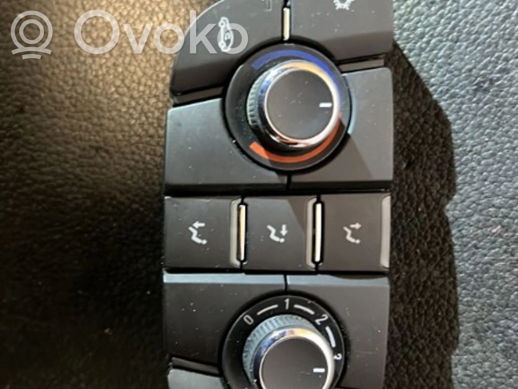 Opel Meriva B Climate control unit 