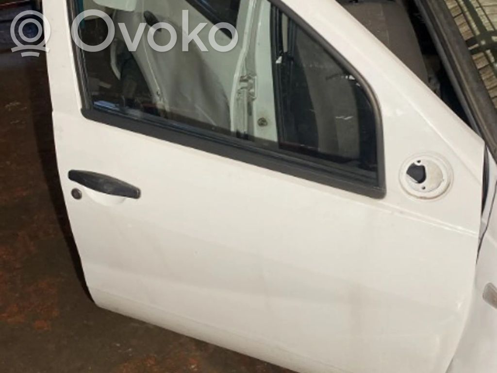 Dacia Sandero Priekinės durys 