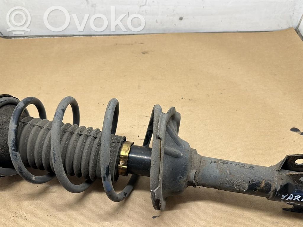 Toyota Yaris Amortyzator osi przedniej ze sprężyną 