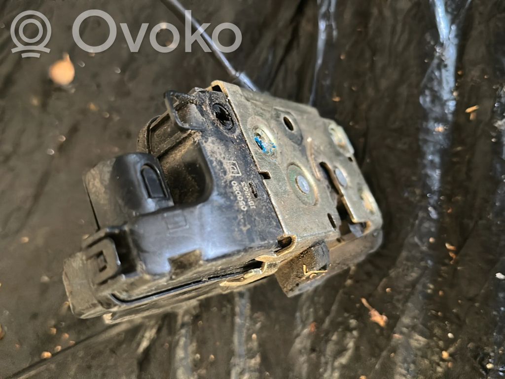 Nissan Primera Front door lock 