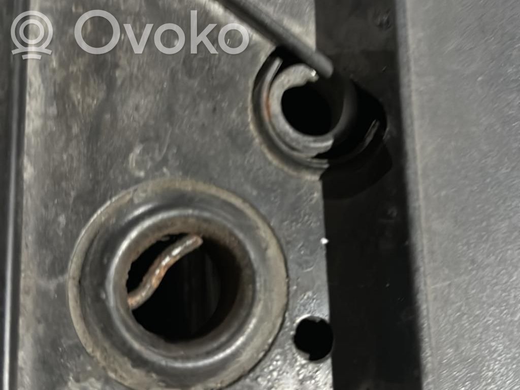 Opel Corsa D Spyna variklio dangčio 