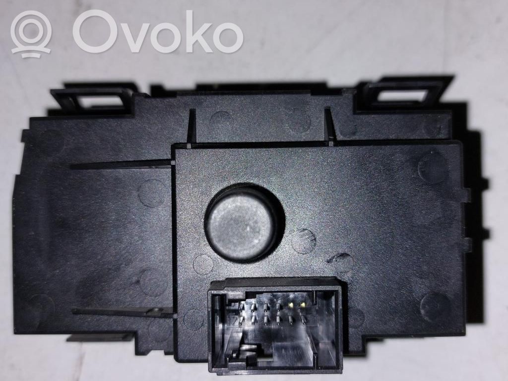 Headlight level height control switch