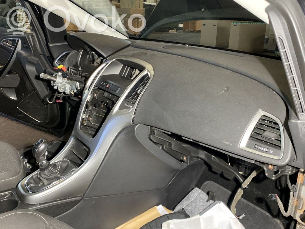 Opel Astra J Panelis 