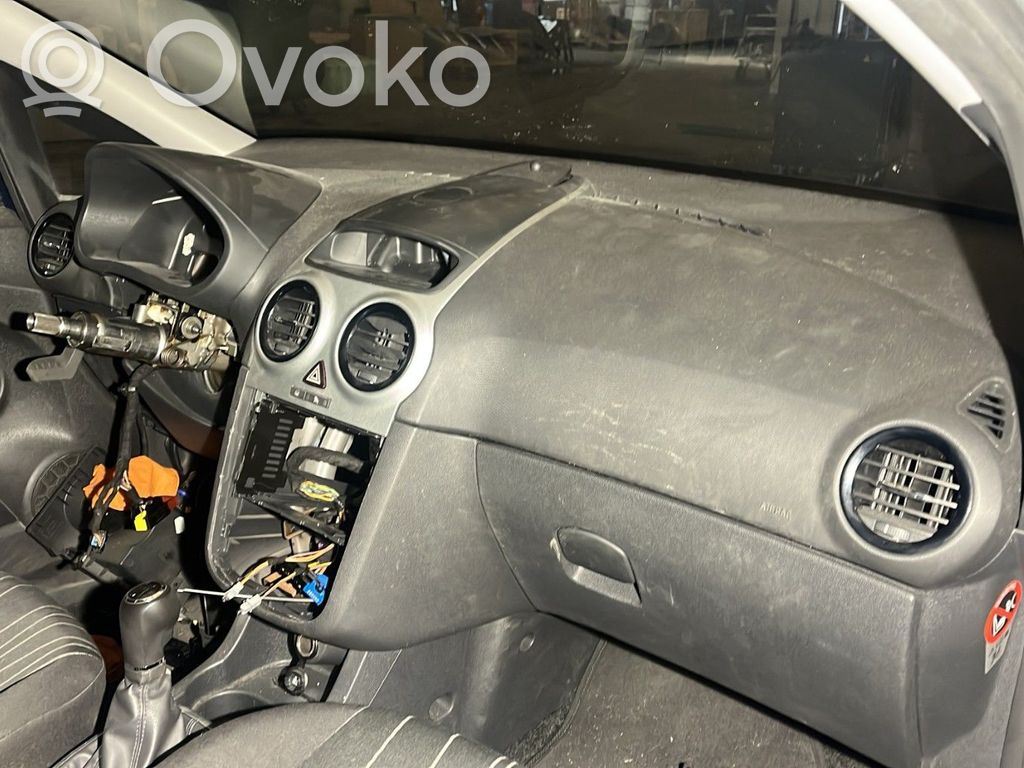 Opel Corsa D Panelė 