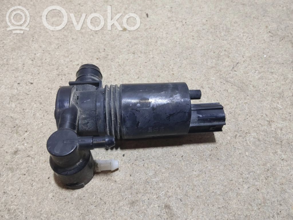 Volvo V40 Windscreen/windshield washer pump 