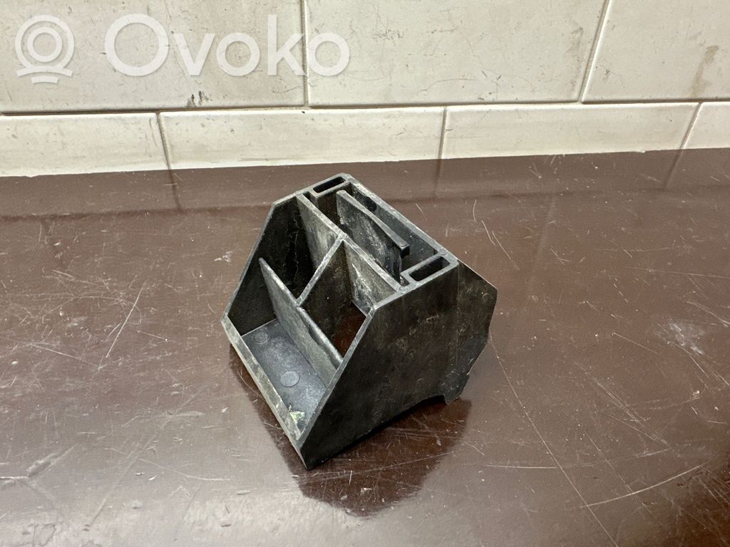 BMW 5 E60 E61 Radiator mount bracket 