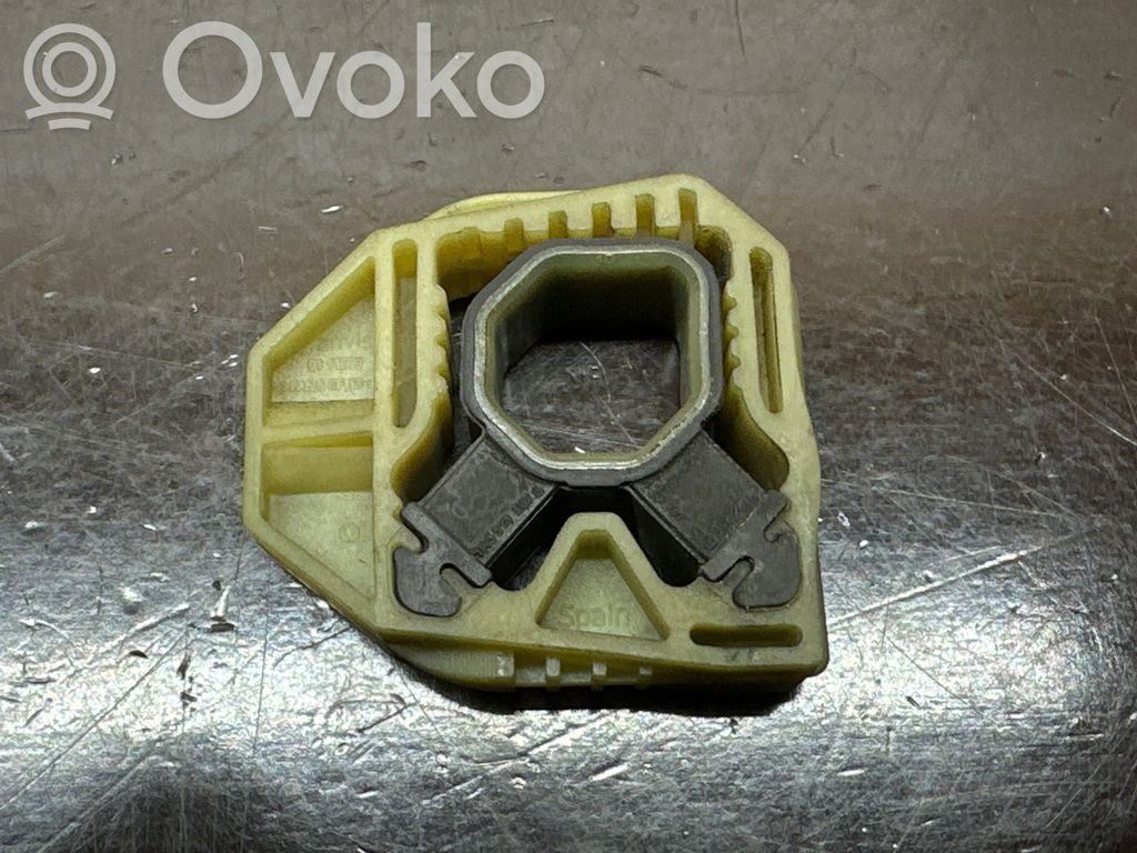 Volkswagen Polo V 6R Radiator mount bracket 