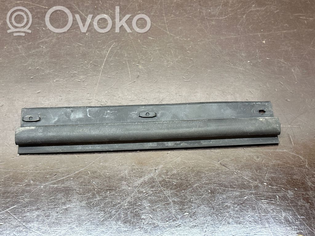 Engine compartment rubber   8X0823126
