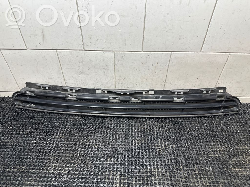 Citroen C5 Augšējais režģis 