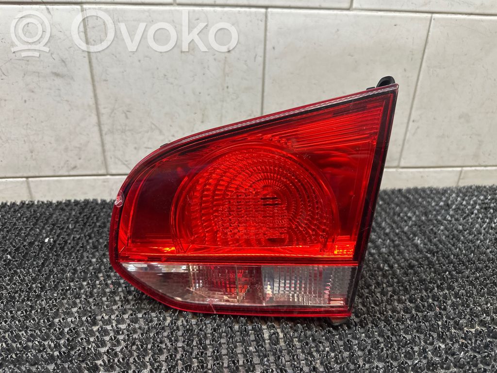 Lampy tylnej klapy bagażnika   5K0945094J,89090909